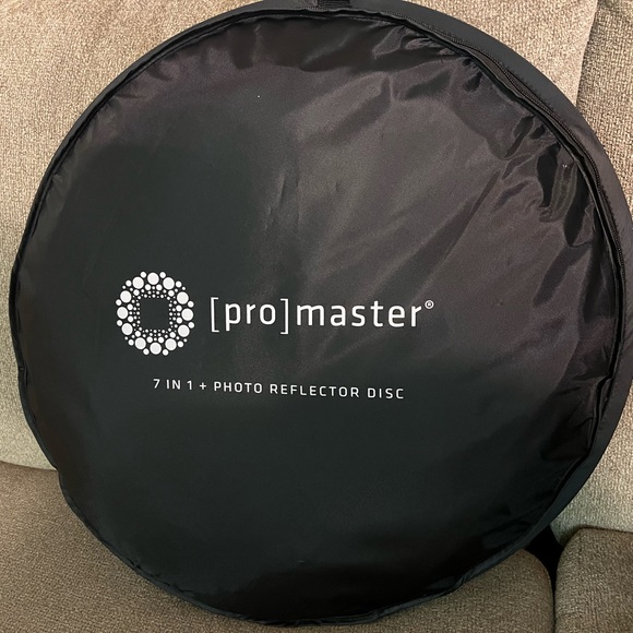 PHOTOGRAPHERS! ProMaster 7-in-1 Plus Reflector - 42'' - Picture 3 of 3